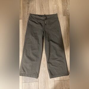 Lululemon Relaxed Fit Crop Pants Gray Women's Size 6/8?Straight Wide Leg.